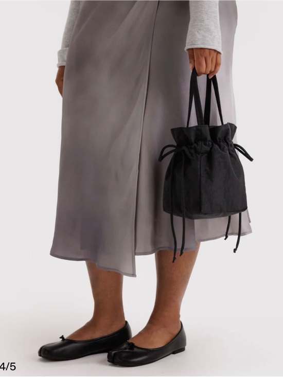 BAGGU Handbags - BAGGU Black Drawstring Bucket Tote
